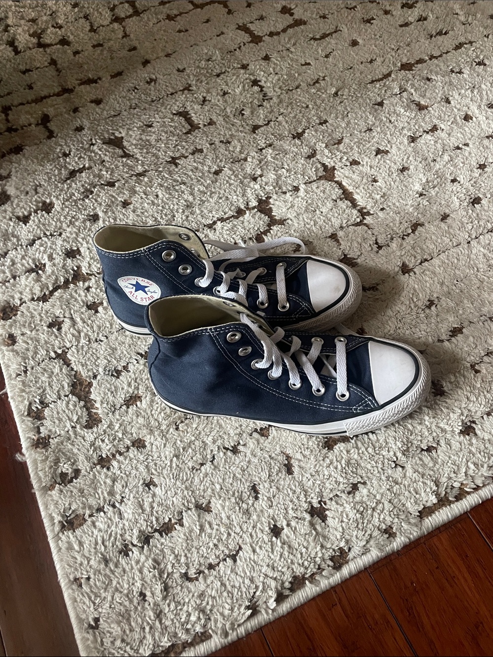 Converse UNISEX women’s 6/mens 4 Navy High Top Sneakers with White Toe Cap